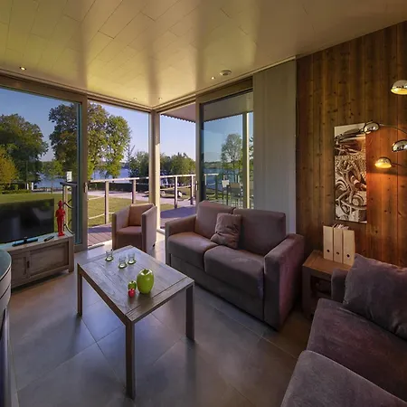 Cozy With Fireplace & Terrace