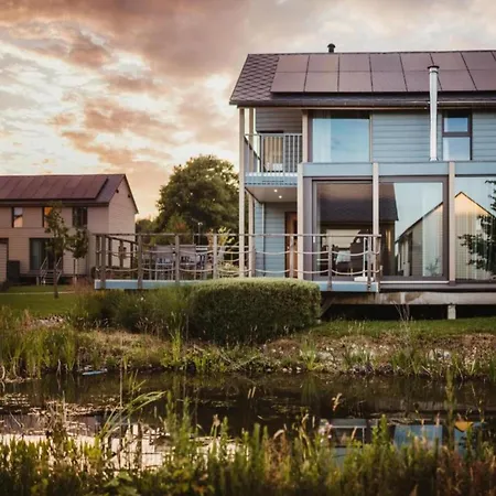 Tranquil For 8 Guests וילה