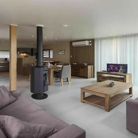 Cozy With Fireplace & Terrace *